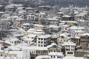 Safranbolu'nun tarihi konakları beyaz örtüyle kaplandı