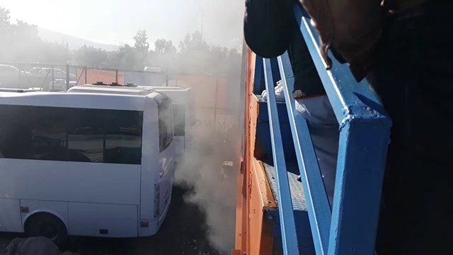 Soyunma odasında yangın çıktı, futbolcular sahada kaldı