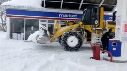 Samsun'da ateşlenen bebek ambulansa iş makinesiyle yetiştirildi