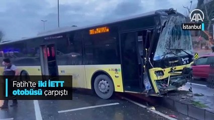 Fatih'te iki İETT otobüsü çarpıştı