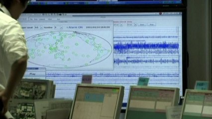 日 기상청, 화산 폭발 11시간 뒤 쓰나미 경보...'뒷북' 대응 논란 / YTN