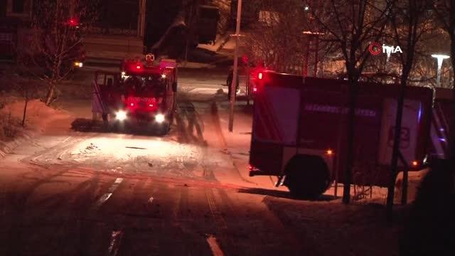 Sancaktepe'de yolcu otobüsü buzlanan yolda yan yattı