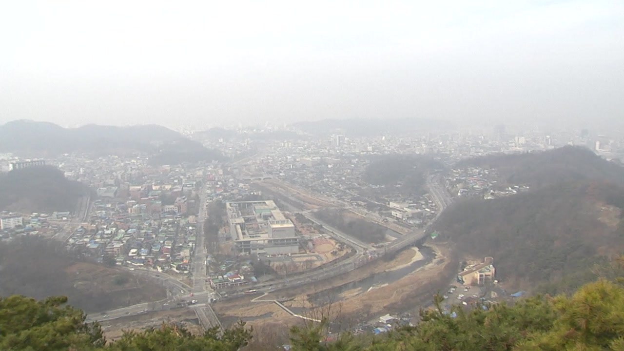 [날씨] 예년보다 포근한 겨울 날씨...서쪽 초미세먼지↑ / YTN