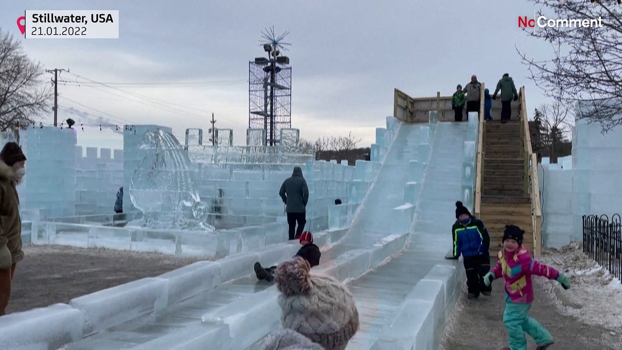 Labyrinth aus fast 3000 Eisblöcken