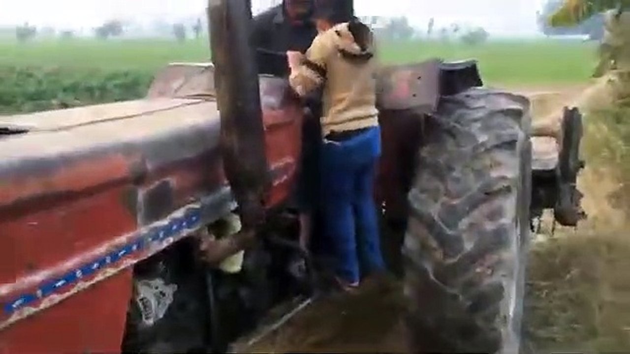 ٹریکٹر_کی_سواری_Trector_ki_swari_how_to_journey_on_trector(360p)