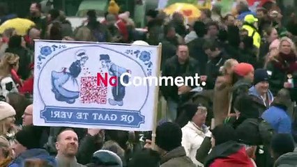 Protesto em Amesterdão contra o confinamento