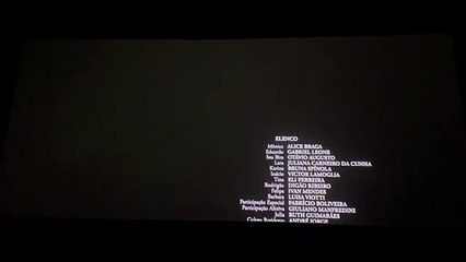 Sessão de Eduardo e Mônica termina com aplausos da plateia no Cine Brasília