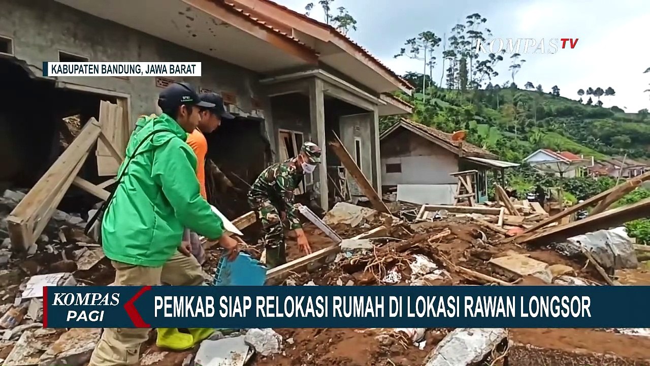 Tebing Setinggi 40 Meter Longsor Menimpa Rumah...