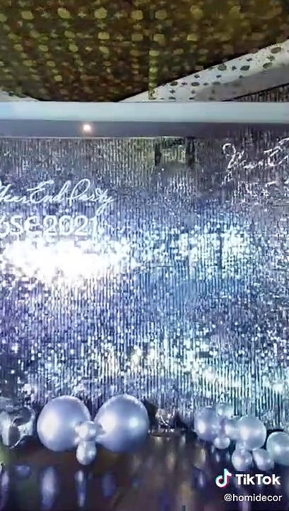 Đông Nhi - Ông Cao Thắng chi tiền khủng mở tiệc tất niên cho công ty riêng