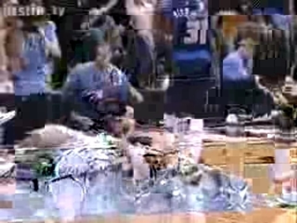 Dirk Nowitzki grosse faute sur Kirilenko 4 mars 2008 NBA