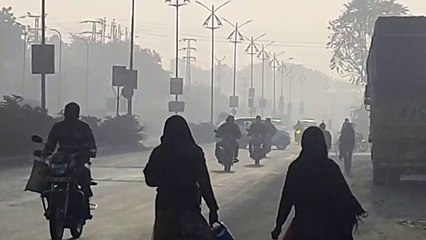 लेकसिटी धुंध से लिपटी, सुबह सड़कों पर गाड़ियों की लाइट जलानी पड़ी