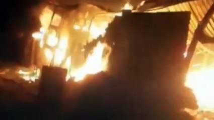 हैंडीक्राफ्ट फैक्ट्री में लगी  आग से फर्नीचर जला