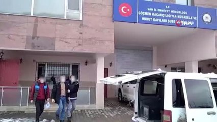 Çamaşır makinesinin arkasına saklanan göçmen böyle yakalandı