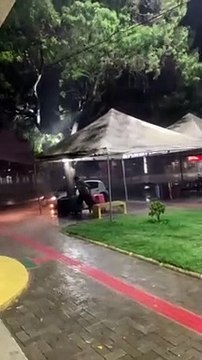 Obra inacabada do terminal rodoviário em Sousa gera transtornos a passageiros após chuva intensa