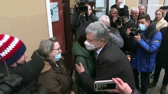 El expresidente de Ucrania, Petro Poroshenko, vuelve a su país para enfrentarse a la Justicia