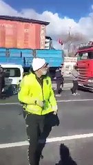 Ankara'da kamyoncular mazota gelen zamları protesto için kontak kapattı