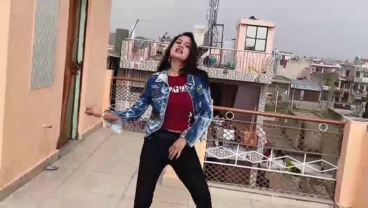 चांद वाला मुखड़ा लेके चलो न बाजार में - Chand Wala Mukhda Leke Chalo Na Bajar me trending video | Dance cover by Neelu Maurya