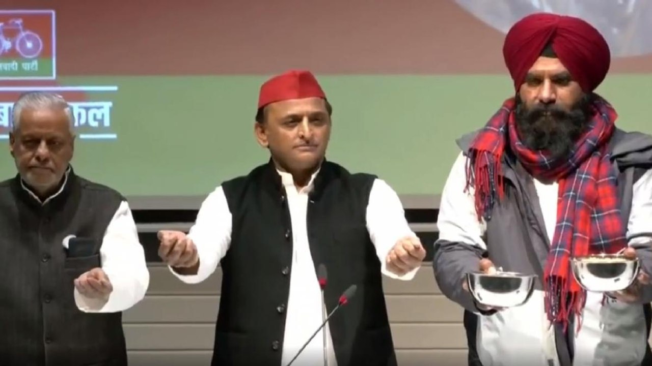 Akhilesh takes food pledge to defeat BJP in UP Elections