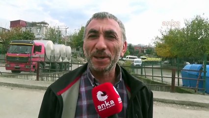 Koyun, kendisini büyüten ailenin yanından ayrılmıyor