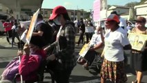 Miles de salvadoreños exigen justicia 30 años después de que acabase la Guerra Civil