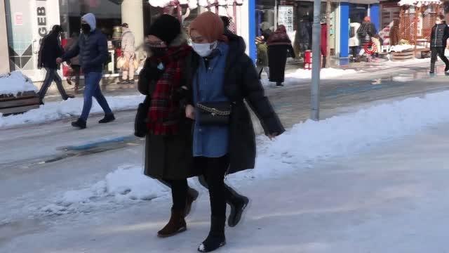 Soğuk hava yolları buz pistine çevirdi