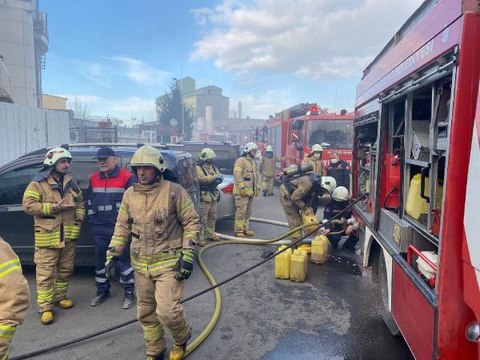 Son Dakika | PENDİK'TE DEMİR BORU FABRİKASINDA YANGIN