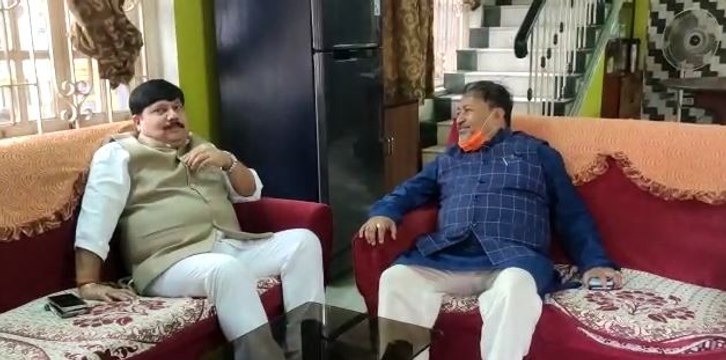 বিজেপি প্রার্থী উমাশঙ্কর ঘোষ দস্তিদারের সাথে সৌজন্য সাক্ষাৎ করতে এলেন বিজেপি নেতা ও সংসদ অর্জুন সিং