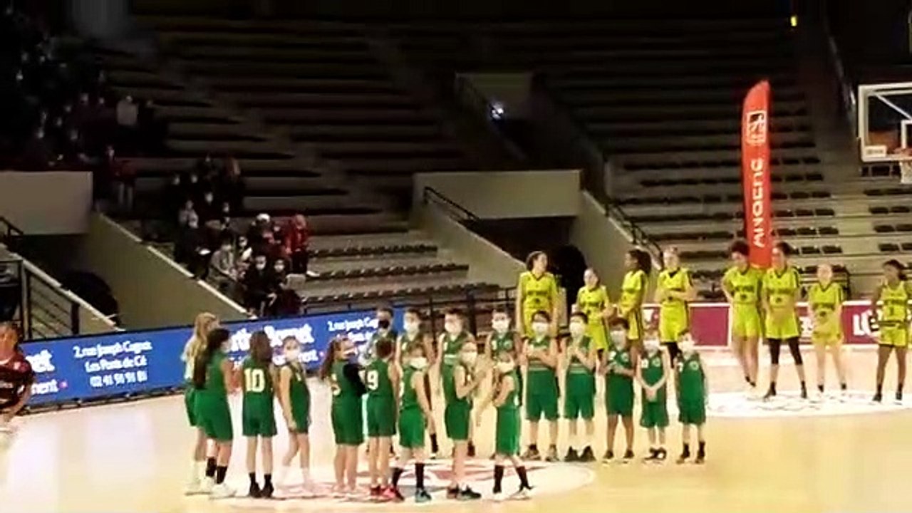 Match UFAB - 15 janvier 2022 - U9 et U11 sur le terrain avec les joueuses