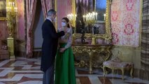 La Reina Letizia da una segunda vida a un look de Doña Sofía