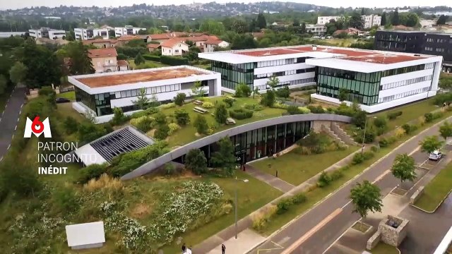 VOICI Patron Incognito : le geste fou du chef d’entreprise Laurent de La Clergerie pour son relooking