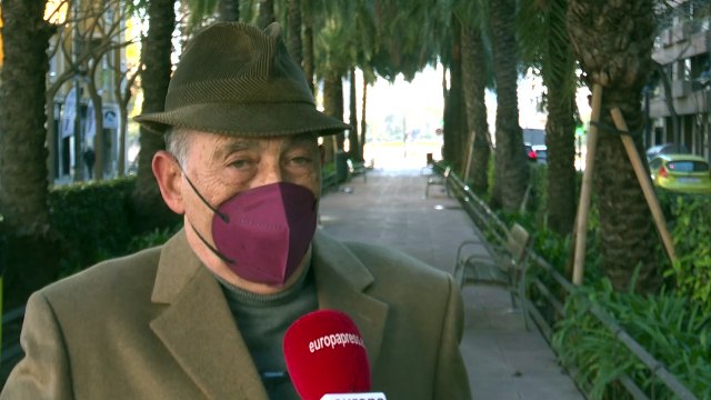 Un anciano recoge más de 130.000 firmas para pedir a los bancos que atiendan presencialmente