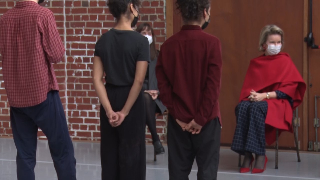 La Reine Mathilde visite l'école de danse d'Anne Teresa De Keersmaeker, en soutien à la culture