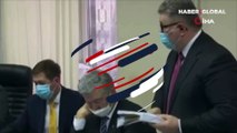 Ukrayna’nın eski Devlet Başkanı Poroşenko, çıkartıldığı mahkemede uyuyakaldı