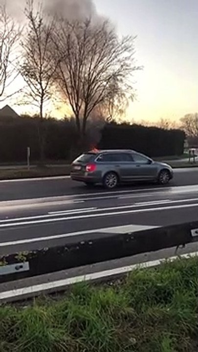 Incendie voiture avenue de Maire