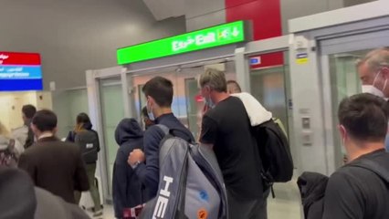 Descargar video: Tennis star Novak Djokovic arrives home in Belgrade