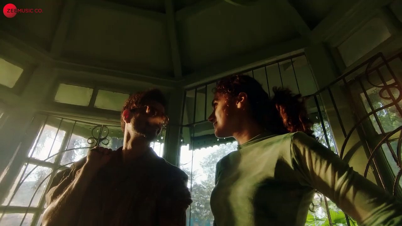 Beqaraar - Looop Lapeta | Taapsee Pannu & Tahir Raj Bhasin | Ronkini G & Raghav K | Santanu G