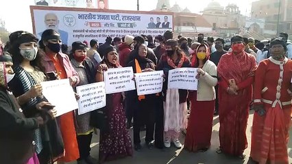 कोरोना संक्रमण में डिजिटल प्लेटफार्म की बजाय सड़क पर उतरी भाजपा