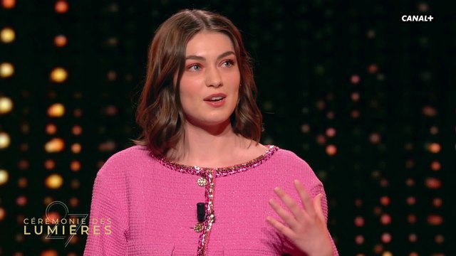 Anamaria Vartolomei reçoit le prix de la meilleure actrice féminine - Lumières 2022