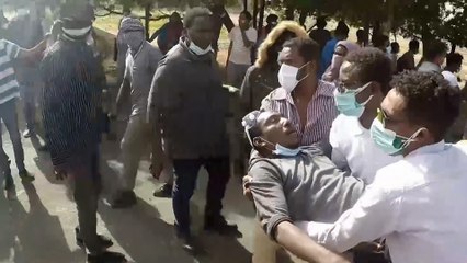 قتلى وجرحى خلال تفريق الشرطة لمظاهرة بالخرطوم