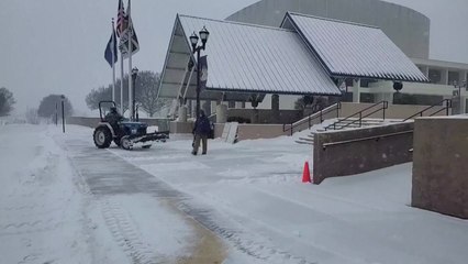 美 동부 폭설...20만 가구 정전·항공기 4600편 결항 / YTN