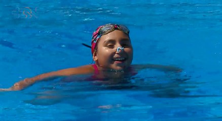 mqn-Le dijeron que no volvería a caminar y ahora es campeona en nado-170122