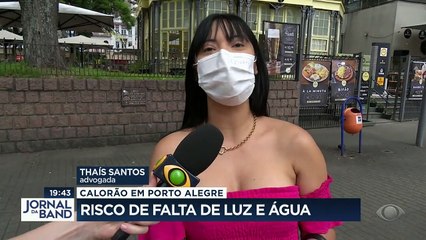O calorão recorde em Porto Alegre causa problemas com sobrecarga no sistema elétrico da cidade.