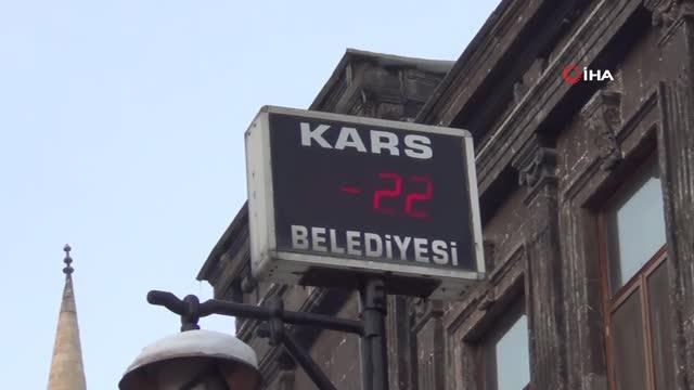 Kars adeta dondu: Termometreler gece eksi 28, gündüz eksi 22'yi gördü