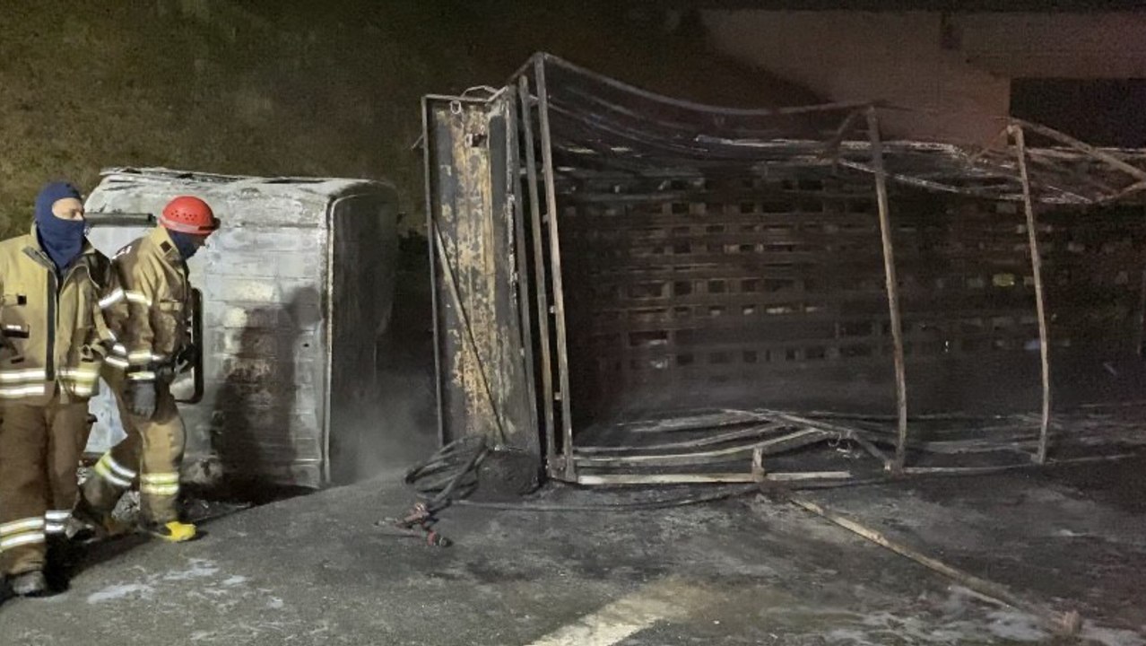 Kuzey Marmara Otoyolunda feci kaza;  Kamyon şoförü yanan kamyonda hayatını kaybetti