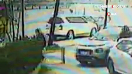 Banka önünde güpegündüz milyonluk vurgun: 100 bin dolar çaldılar