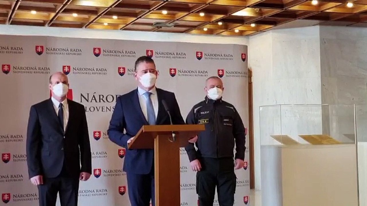 ZÁZNAM: Brífing ministra obrany R. Mikulca