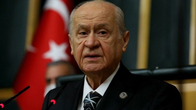 Bahçeli’den Sezen Aksu açıklaması: Serçeysen serçeliğini bil