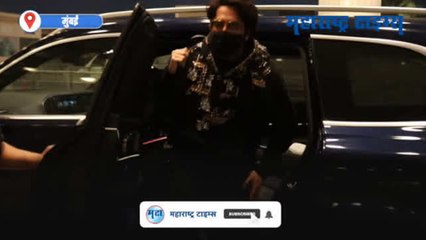 अभिनेता आयुष्मान खुराना विमानतळावर स्पॉट