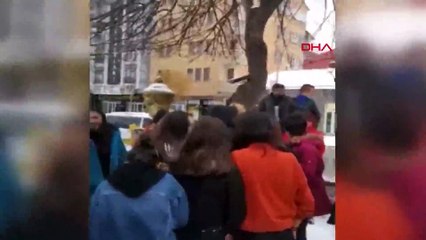 Utandıran görüntüler: Kars'ta liseliler kavga etti