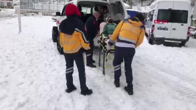 Son dakika haberi! RAHATSIZLANAN ÖĞRENCİ PALETLİ AMBULANSLA HASTANEYE KALDIRILDI